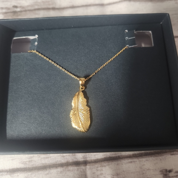 J Crew Feather Pendant Necklace ☆NIB☆ - Picture 2 of 6